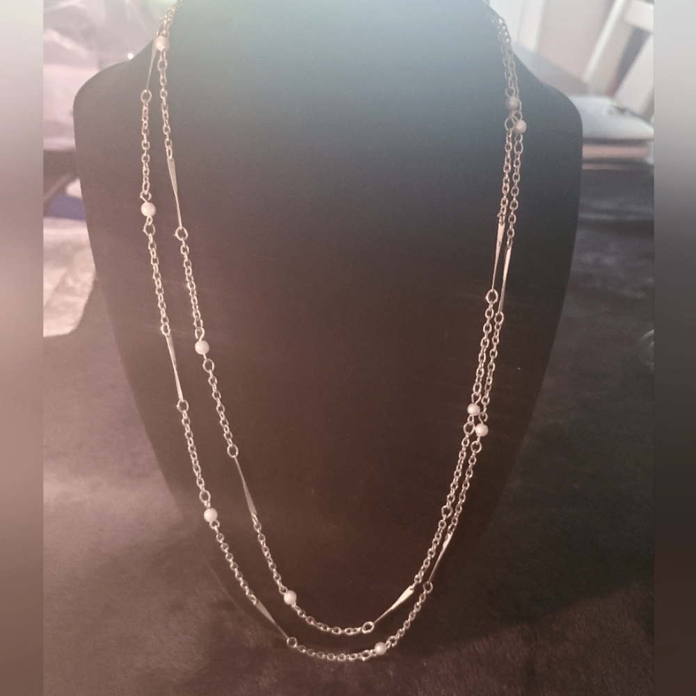 Sarah Coventry goldtone 46" unique chain necklace with white beads (81)